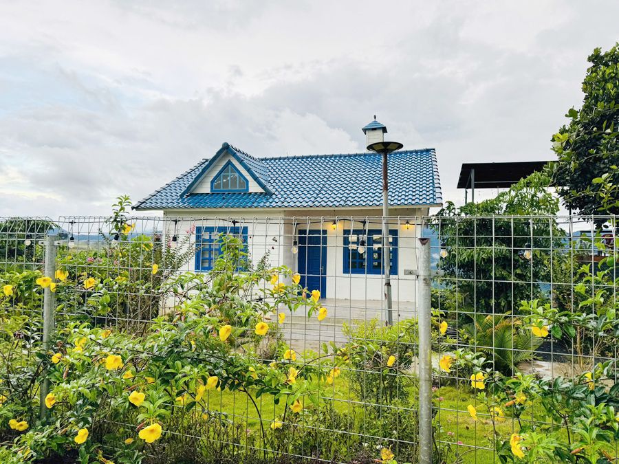 Villa Trắng gần hồ Tà Đùng