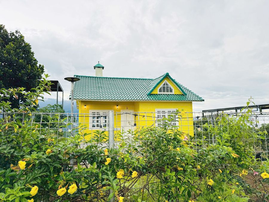 Villa Vàng gần hồ Tà Đùng